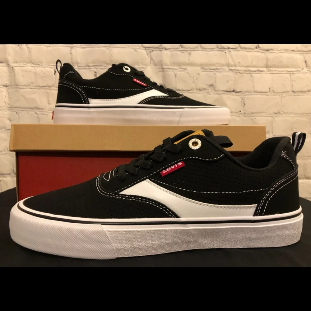 NIB Levi's Lance black & white canvas sneakers - Size 8 - Picture 10 of 10